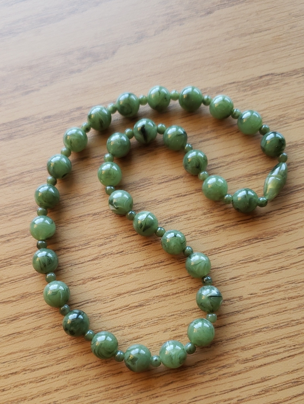 Vintage Green Swirl Resin Bead Strand Necklace Barrel Clasp​